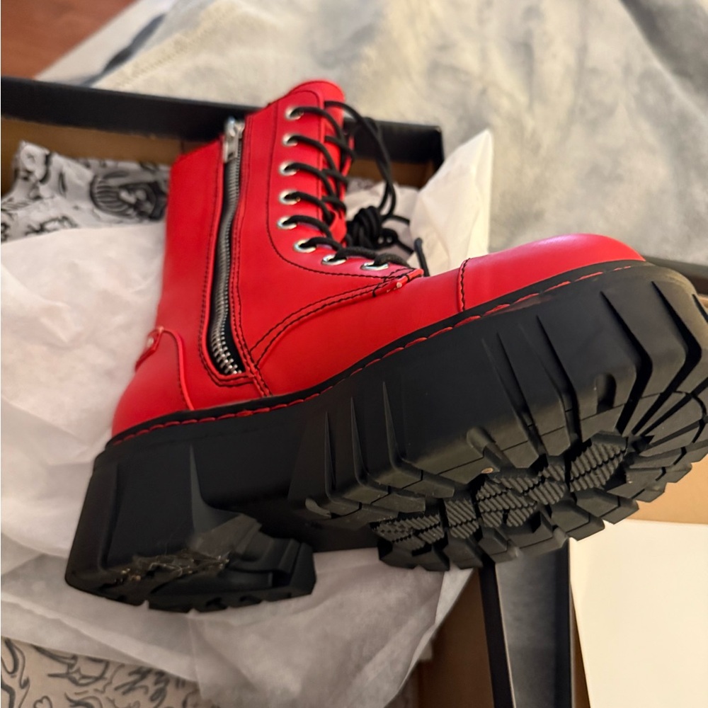 Dolls Kill red & black mismatched combat boots - Picture 3 of 7